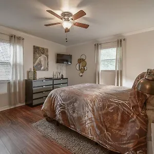 https://golden-greek-getaway-chic-house-in-heart-of-tampa.hotelstampa.org